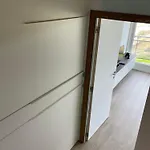 Met Frontaal Zeezicht En Afgesloten Slaaphoek Lägenhet