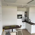 Met Frontaal Zeezicht En Afgesloten Slaaphoek Apartamento *