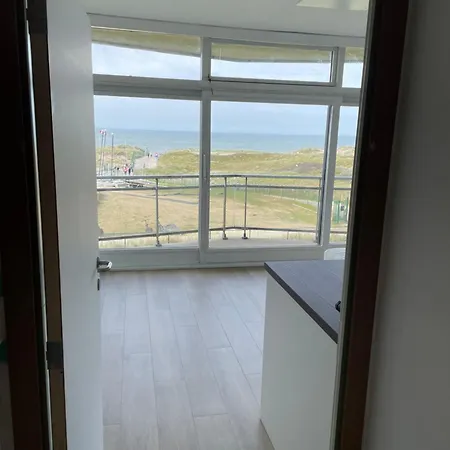 Met Frontaal Zeezicht En Afgesloten Slaaphoek Apartment De Panne