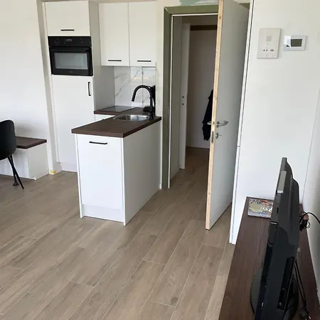 Διαμέρισμα Met Frontaal Zeezicht En Afgesloten Slaaphoek *