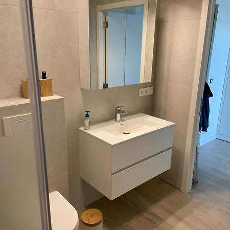 Met Frontaal Zeezicht En Afgesloten Slaaphoek * De Panne