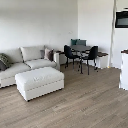 Met Frontaal Zeezicht En Afgesloten Slaaphoek Apartment De Panne