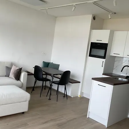 Met Frontaal Zeezicht En Afgesloten Slaaphoek Apartment *