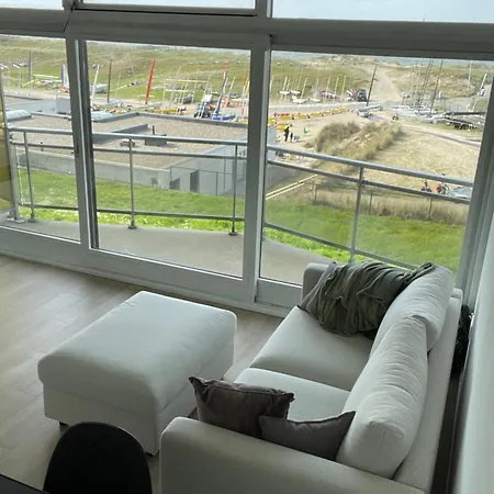 Διαμέρισμα Met Frontaal Zeezicht En Afgesloten Slaaphoek *