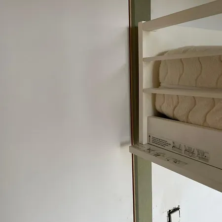 Met Frontaal Zeezicht En Afgesloten Slaaphoek De Panne