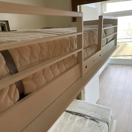 Met Frontaal Zeezicht En Afgesloten Slaaphoek Apartament