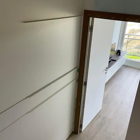 Met Frontaal Zeezicht En Afgesloten Slaaphoek Apartment