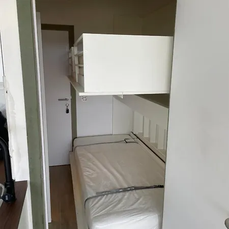 Met Frontaal Zeezicht En Afgesloten Slaaphoek * Де Панбархат