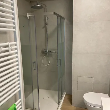 Met Frontaal Zeezicht En Afgesloten Slaaphoek *