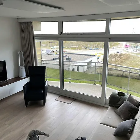 Met Frontaal Zeezicht En Afgesloten Slaaphoek