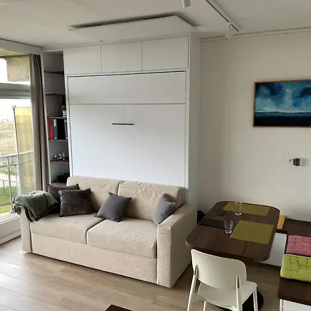 Met Frontaal Zeezicht En Afgesloten Slaaphoek * De Panne