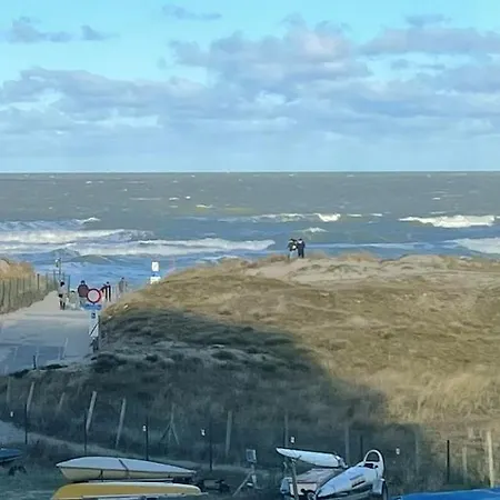Met Frontaal Zeezicht En Afgesloten Slaaphoek * De Panne