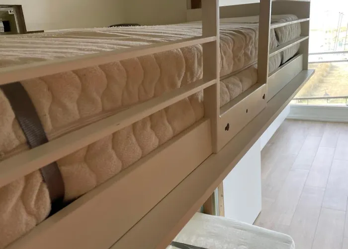 Met Frontaal Zeezicht En Afgesloten Slaaphoek Appartement