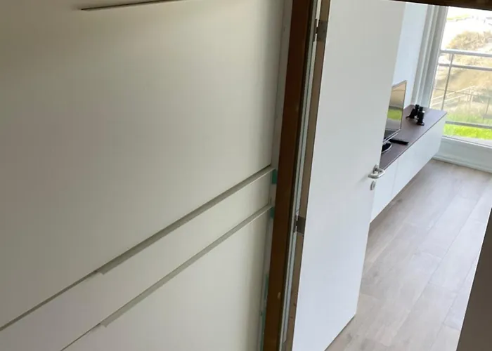 Met Frontaal Zeezicht En Afgesloten Slaaphoek Appartement