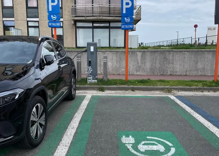 Met Frontaal Zeezicht En Afgesloten Slaaphoek * De Panne