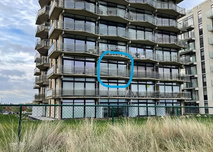 Met Frontaal Zeezicht En Afgesloten Slaaphoek *