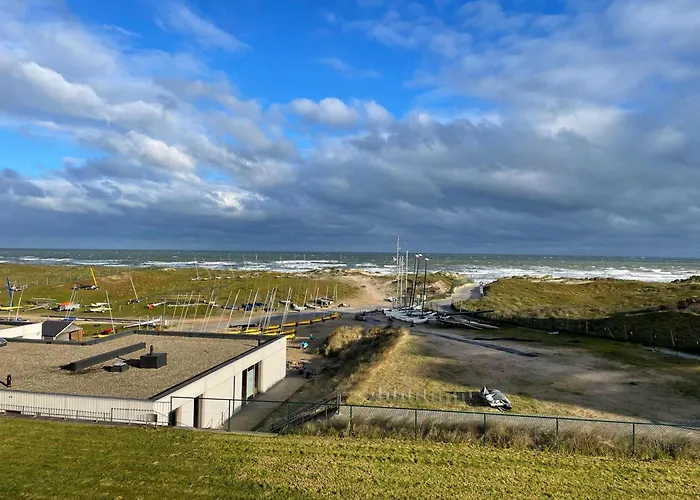 Met Frontaal Zeezicht En Afgesloten Slaaphoek De Panne
