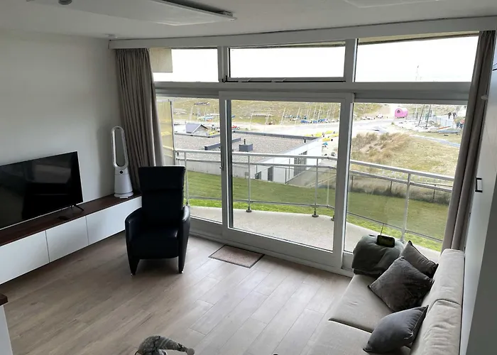 Met Frontaal Zeezicht En Afgesloten Slaaphoek