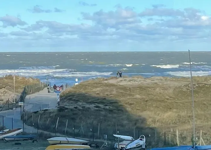 Met Frontaal Zeezicht En Afgesloten Slaaphoek * De Panne